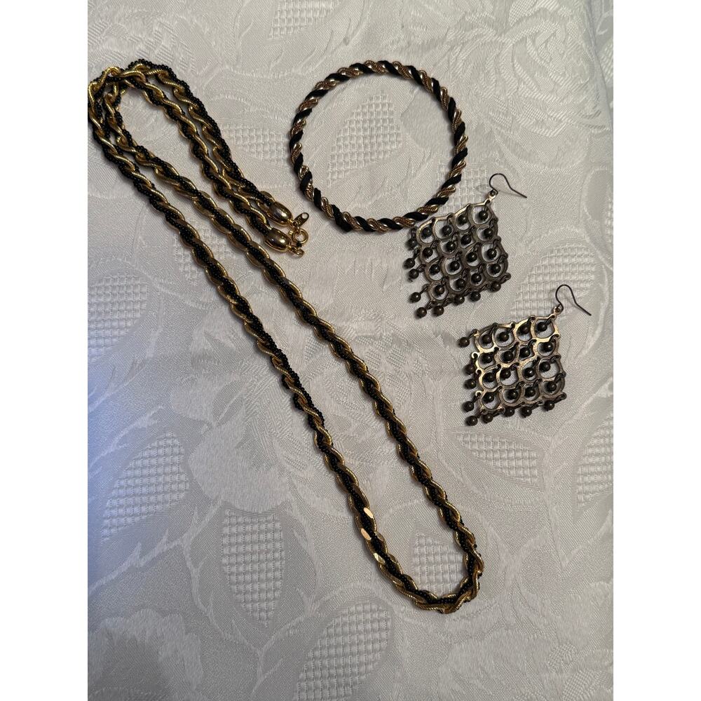Vintage Trifari Necklace with Matching Bracelet and Earrings - Picture 3 of 6